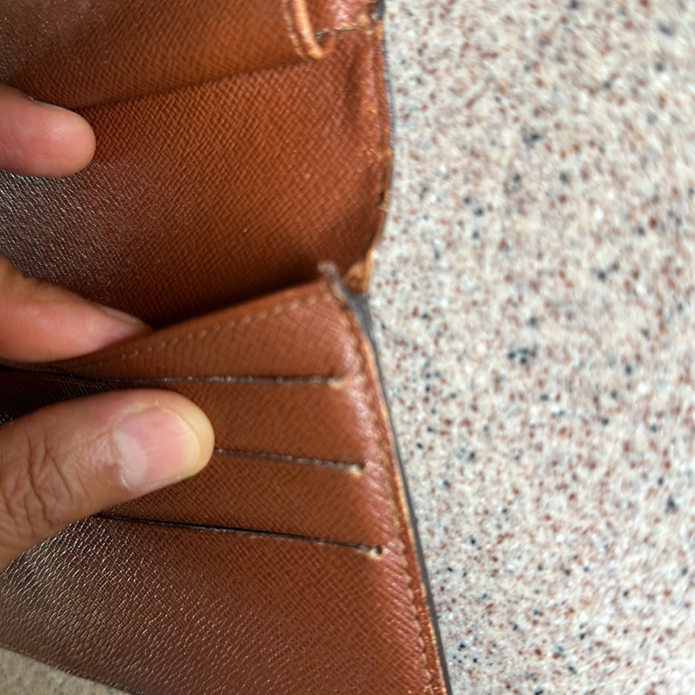 Louis Vuitton Wallet ( authentic ) - Picture 9 of 10
